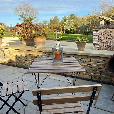 Villa Idyllic Secluded Hideaway With Countryside Views On The Edge Of The Cotswolds Hailey Exterior foto