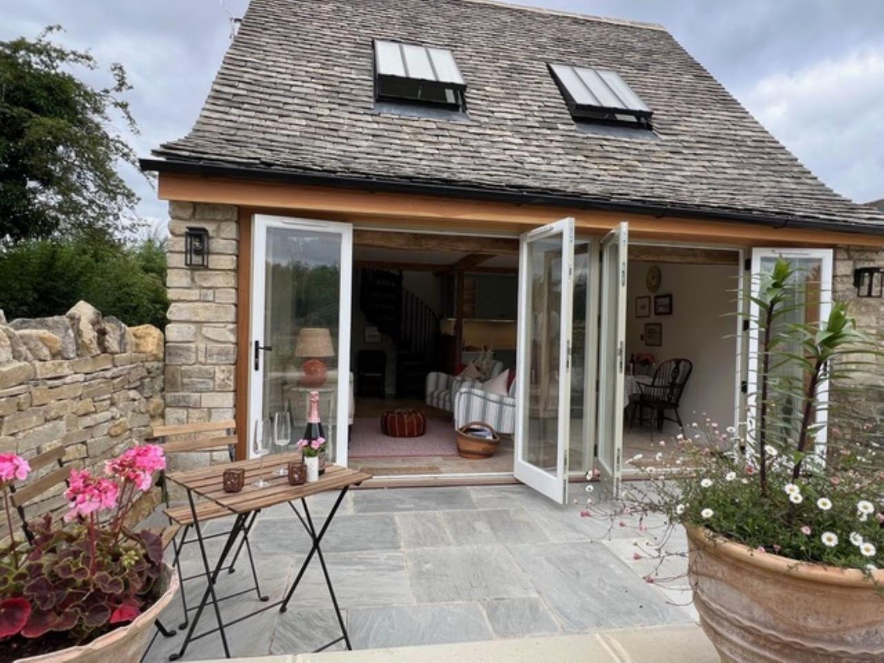 Villa Idyllic Secluded Hideaway With Countryside Views On The Edge Of The Cotswolds Hailey Exterior foto