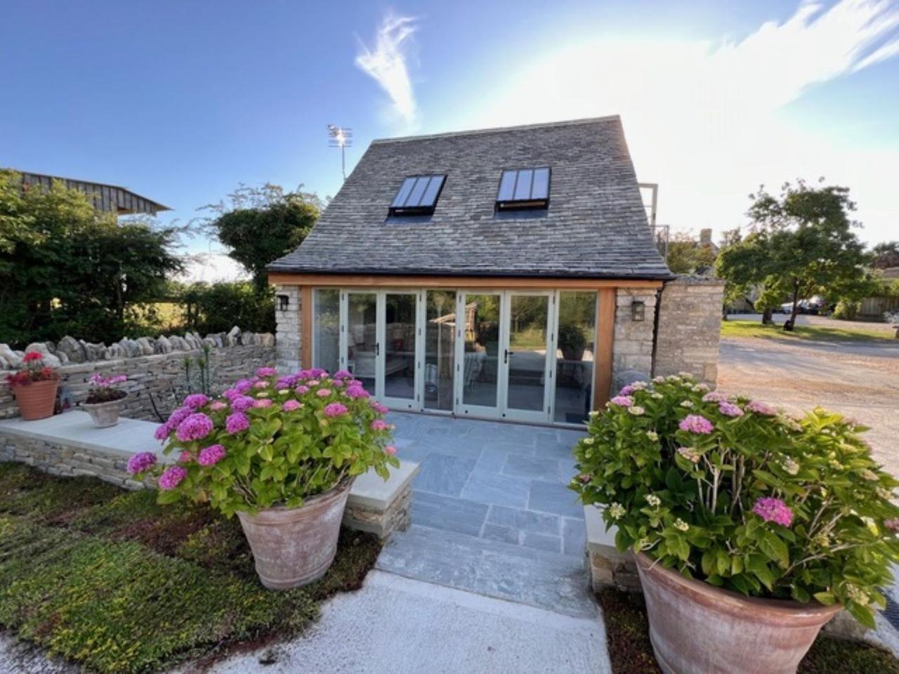 Villa Idyllic Secluded Hideaway With Countryside Views On The Edge Of The Cotswolds Hailey Exterior foto