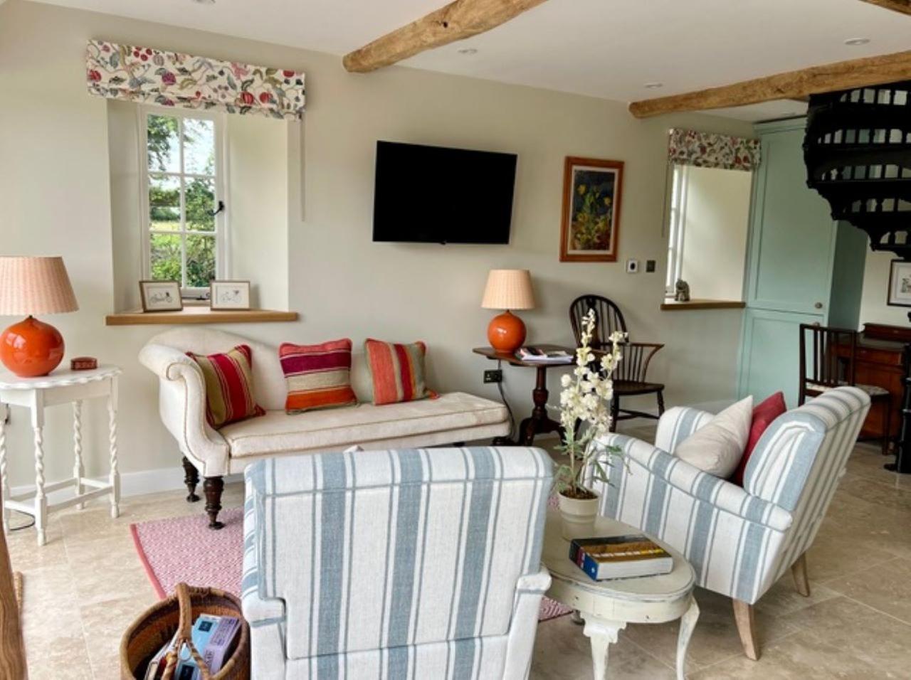 Villa Idyllic Secluded Hideaway With Countryside Views On The Edge Of The Cotswolds Hailey Exterior foto