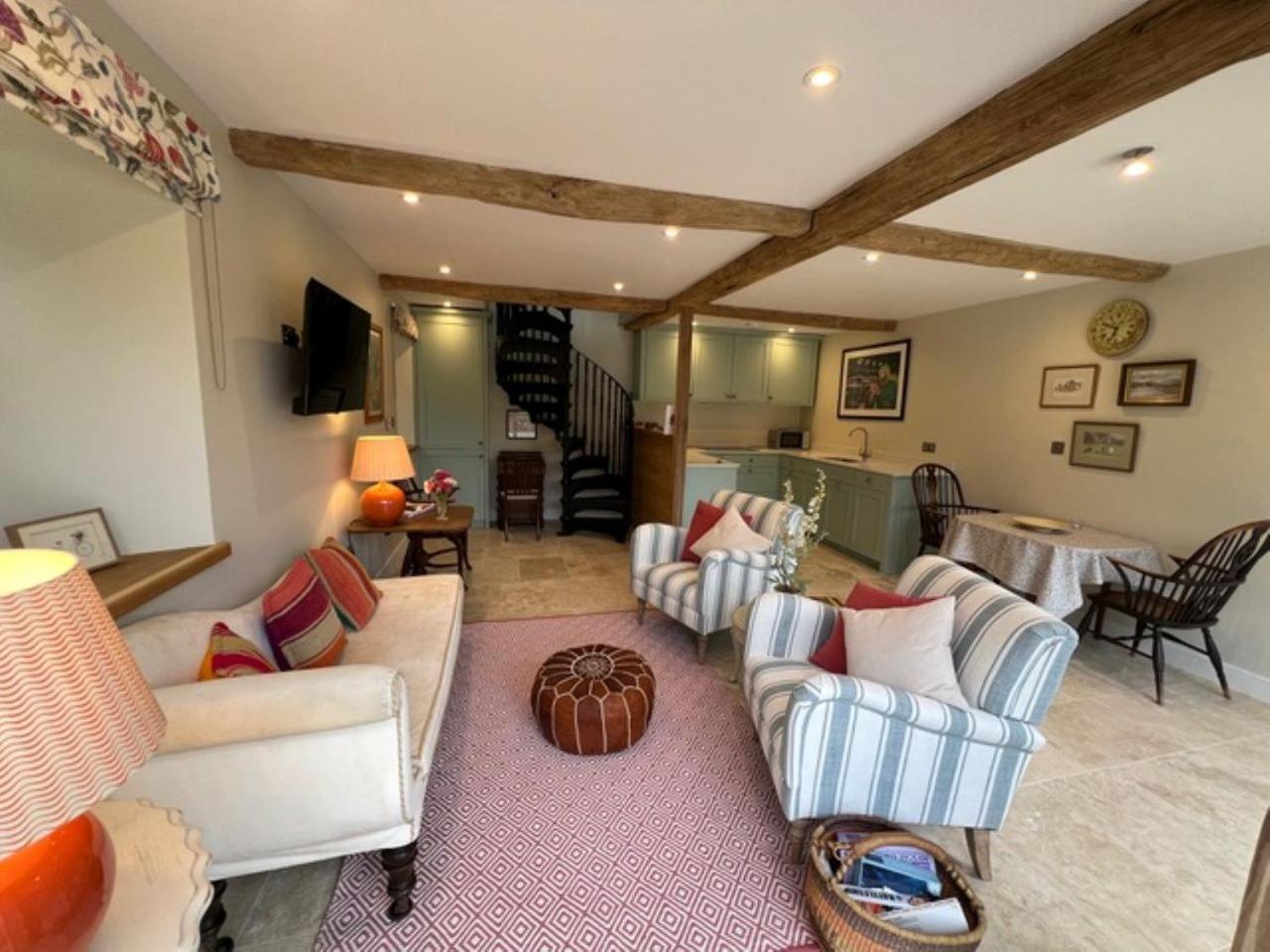 Villa Idyllic Secluded Hideaway With Countryside Views On The Edge Of The Cotswolds Hailey Exterior foto