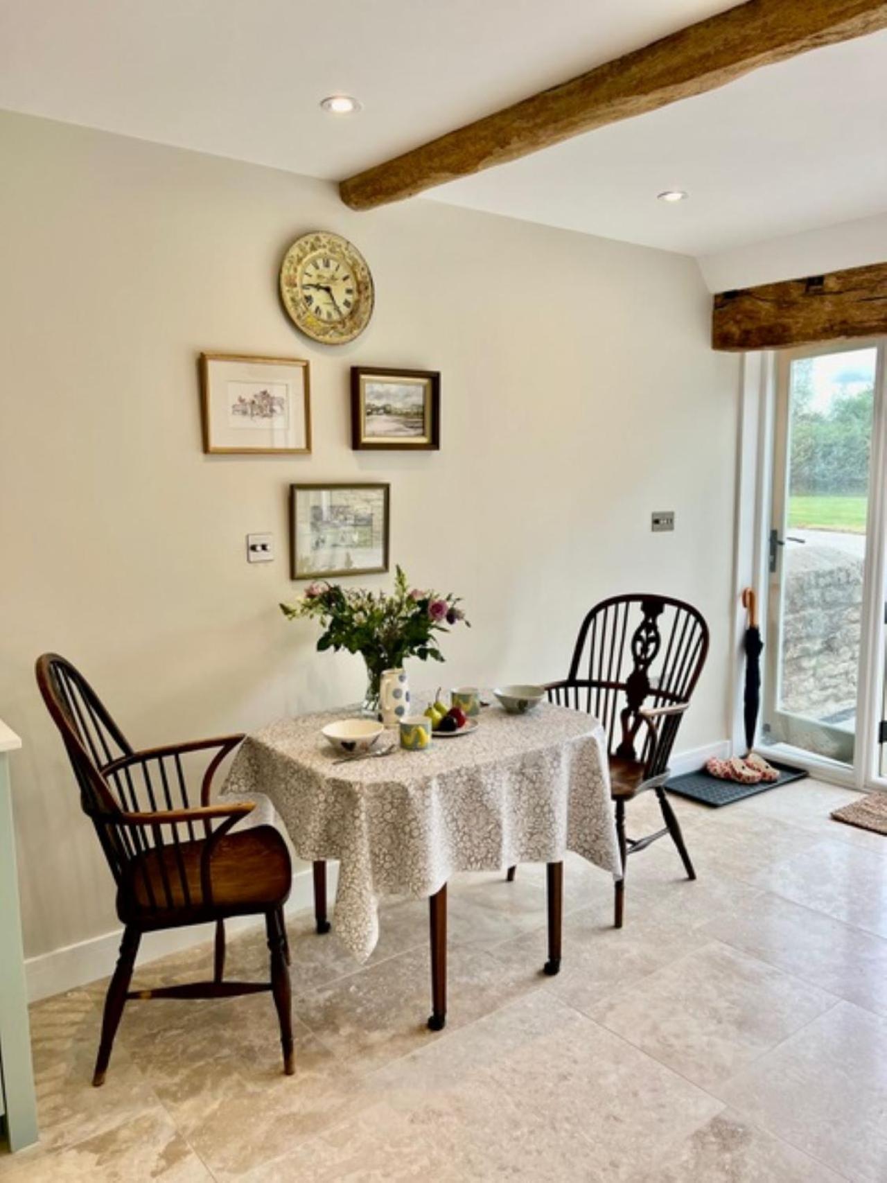 Villa Idyllic Secluded Hideaway With Countryside Views On The Edge Of The Cotswolds Hailey Exterior foto