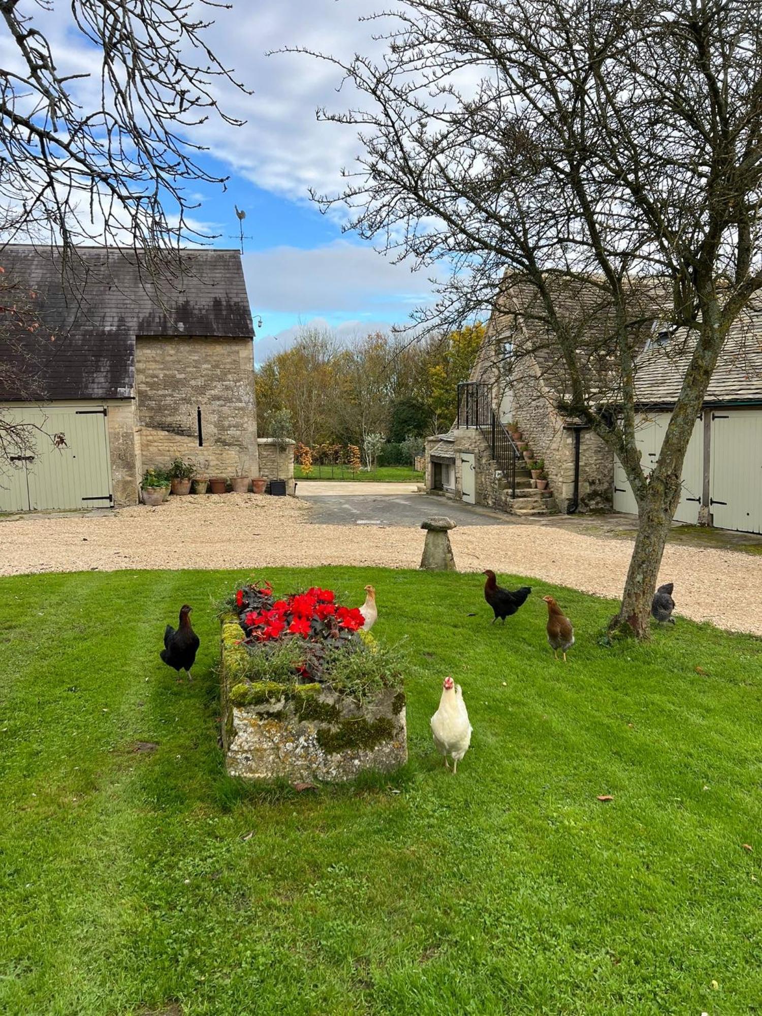 Villa Idyllic Secluded Hideaway With Countryside Views On The Edge Of The Cotswolds Hailey Exterior foto
